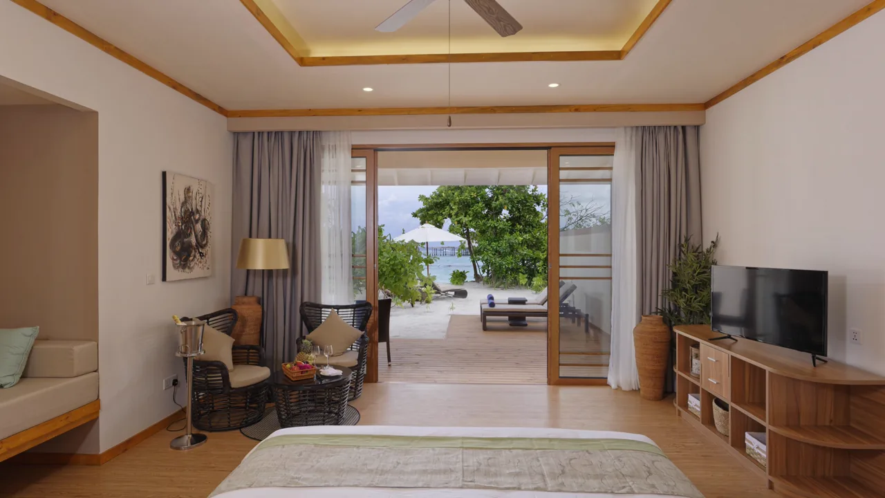 إطلالة الشاطئ الخاصة بفئة Beach Villa في منتجع Brennia Kottefaru