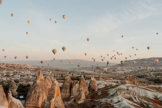 رحلات تركيا العائلية — جولات إسطنبول وكبادوكيا وأنطاليا للمسافرين السعوديين